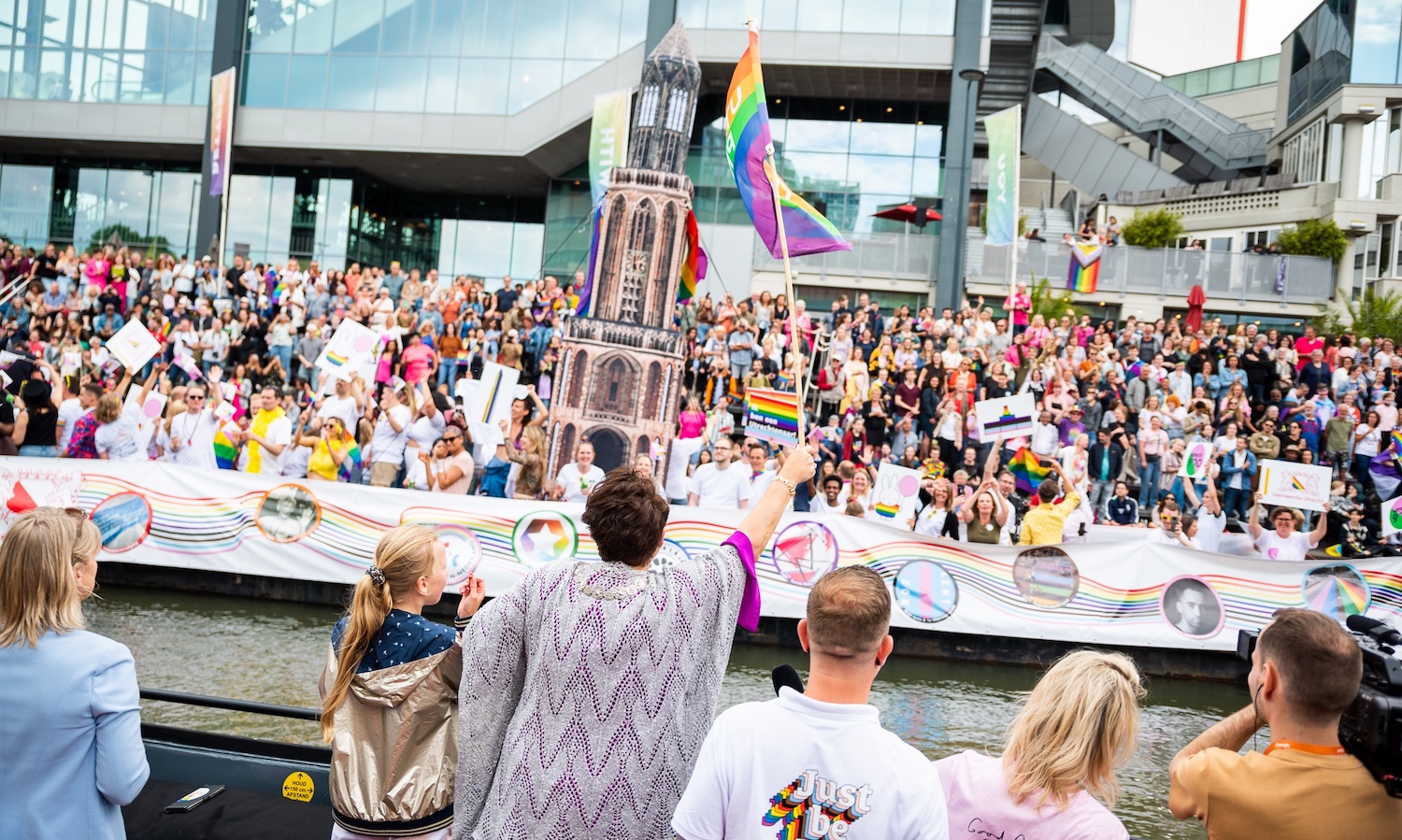 Regenboogcanon op de Utrecht Pride 2022 foto Ralf Mens bij COC Midden-Nederland